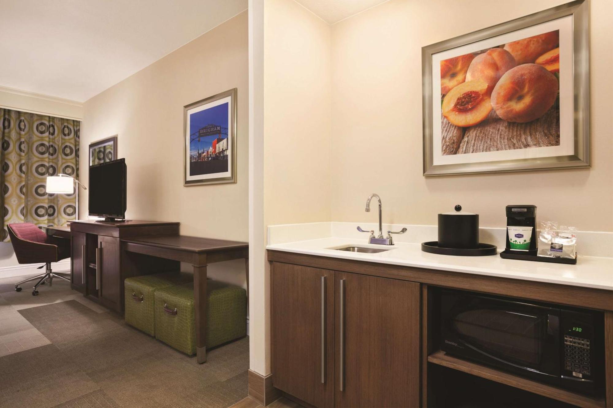 Hampton Inn Бригам-Сити Экстерьер фото